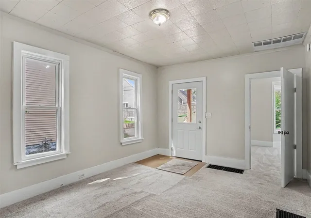 Photo 4 of Sale Pending at 40 Mack Ave, Grand Rapids, MI 49503 | MLS# 70551490 | Listing updated on 2026-09-14