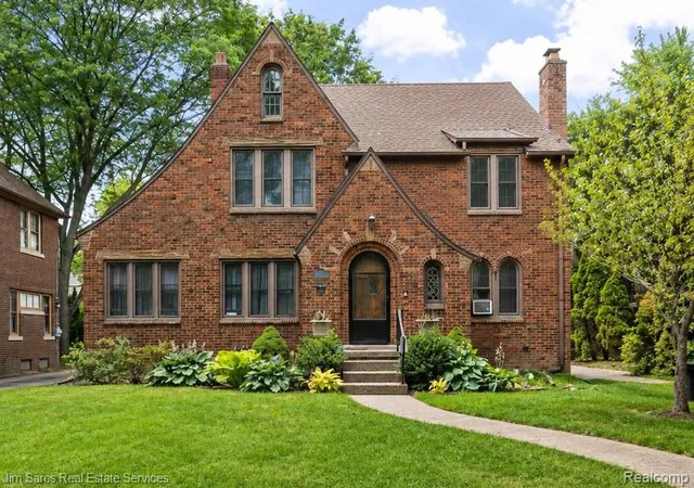 Homes for sale in Grosse Pointe Park, MI | 1421 Yorkshire Rd, Grosse Pointe Park, MI 48230 | MLS# 61009475