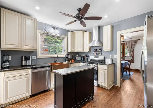 Homes for sale in Grosse Pointe Park, MI | 1421 Yorkshire Rd, Grosse Pointe Park, MI 48230 | MLS# 61009475