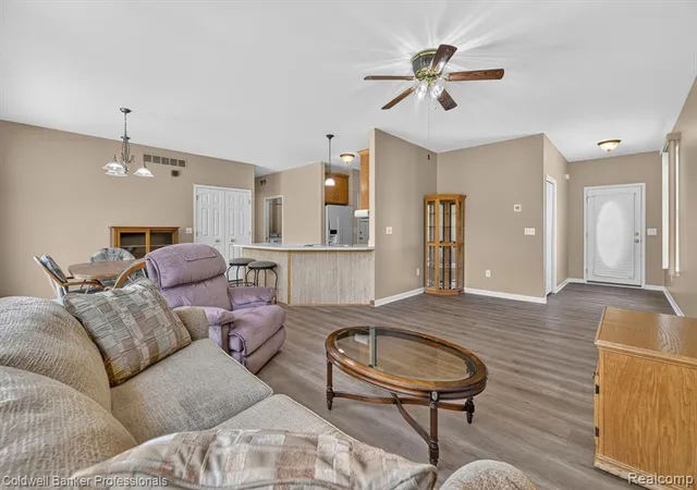 Listing Photo 4 - Condo for sale in building located at 1398 Luxington Dr, Lapeer, MI 48446