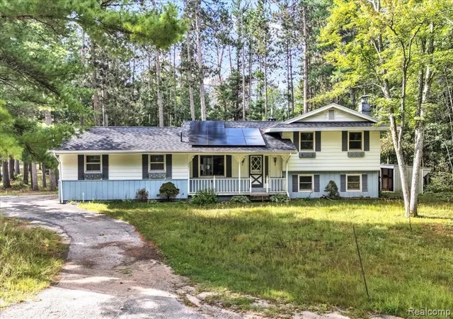 Photo 3 of Single family home for sale at 4871 Helen Dr, Grayling, MI 49738 7846 | MLS# 61024671 | Listing updated on 2026-08-29
