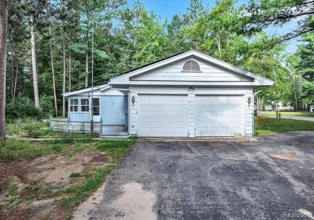 Photo 3 of Single family home for sale at 4871 Helen Dr, Grayling, MI 49738 7846 | MLS# 61024671 | Listing updated on 2026-09-19