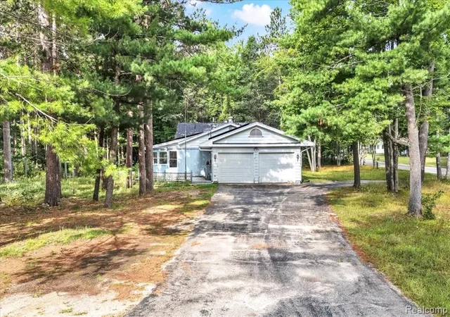 Photo 4 of Single family home for sale at 4871 Helen Dr, Grayling, MI 49738 7846 | MLS# 61024671 | Listing updated on 2026-09-19