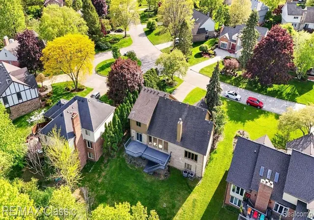 2nd image of 30779 Country Ridge Cir, Farmington Hills, MI 48331 | MLS# 61003546