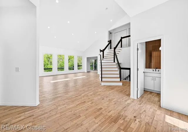 4th image of 30779 Country Ridge Cir, Farmington Hills, MI 48331 | MLS# 61003546