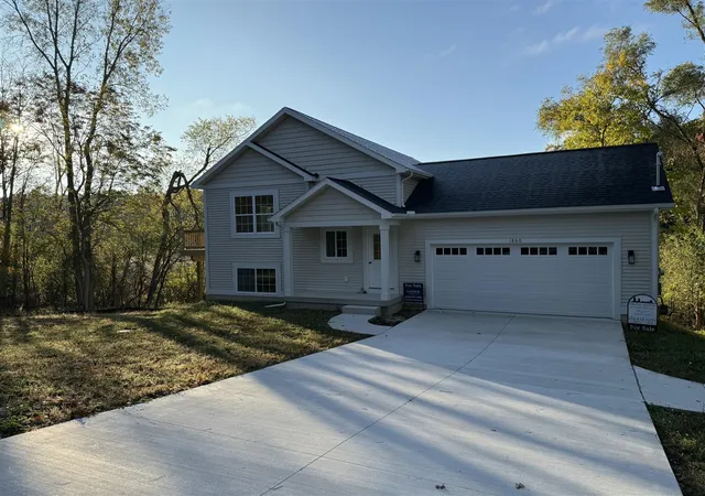 Photo 2 of Sale Pending at 1860 Kreft St, Grand Rapids, MI 49525 | MLS# 70490397 | Listing updated on 2026-01-29