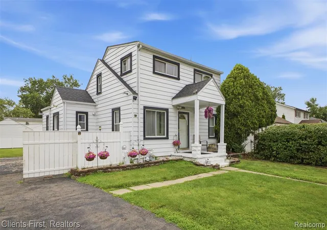 Homes for sale in Taylor, MI | 15182 Cooper St, Taylor, MI 48180 | MLS# 61008183