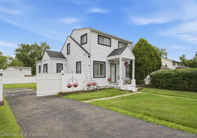Homes for sale in Taylor, MI | 15182 Cooper St, Taylor, MI 48180 | MLS# 61008183
