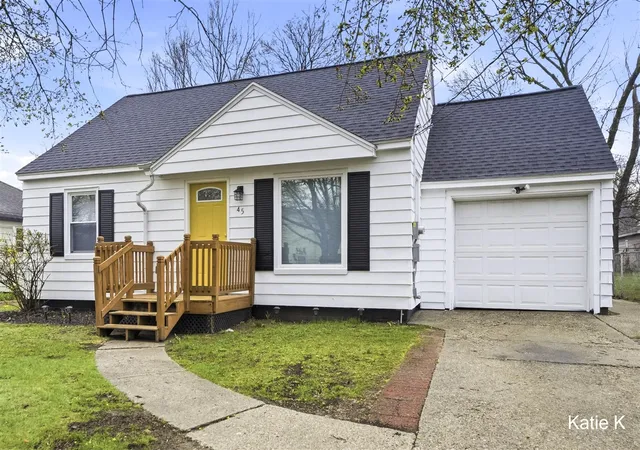 Photo 2 of Sale Pending at 45 Avonlea St, Grand Rapids, MI 49548 | MLS# 70525343 | Listing updated on 2026-04-21