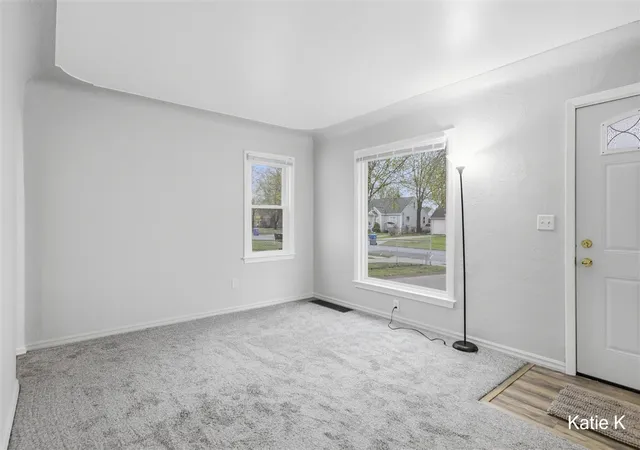 Photo 3 of Sale Pending at 45 Avonlea St, Grand Rapids, MI 49548 | MLS# 70525343 | Listing updated on 2026-04-21