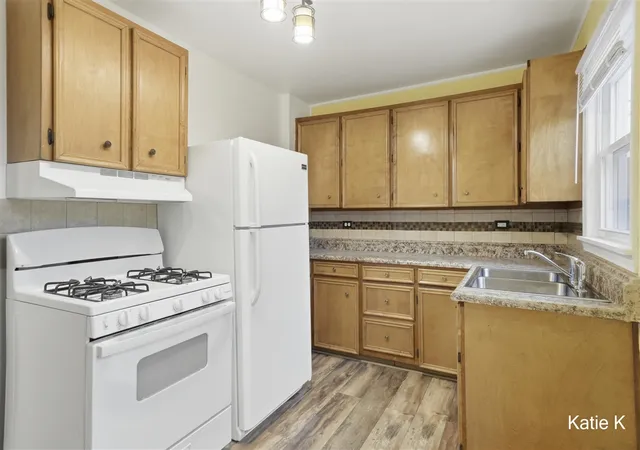 Photo 4 of Sale Pending at 45 Avonlea St, Grand Rapids, MI 49548 | MLS# 70525343 | Listing updated on 2026-04-21