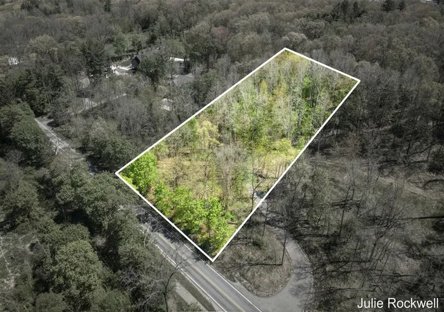 Photo 3 of Sale Pending at 6050 Grand River Dr, Ada, MI 49301 | MLS# 70467897 | Listing updated on 2025-09-25