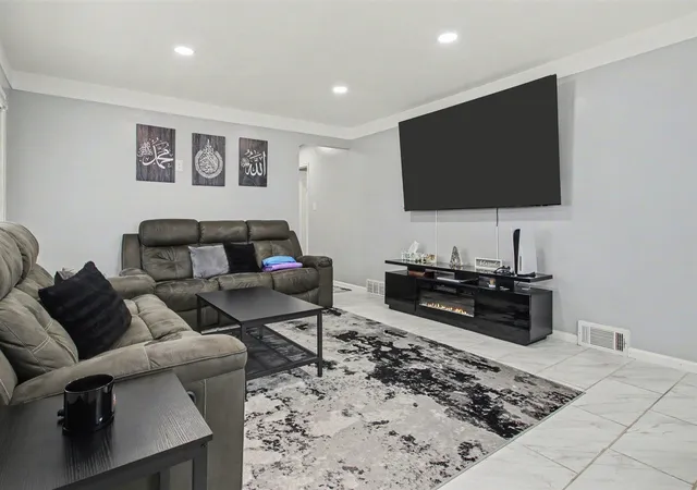 Photo 5 of Sale Pending at 8544 Kinloch St, Dearborn Heights, MI 48127 | MLS# 70550730 | Listing updated on 2026-08-11