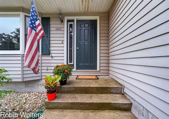 Photo 3 of Sale Pending at 1969 Francis Ave, Muskegon, MI 49442 | MLS# 70550750 | Listing updated on 2026-09-17
