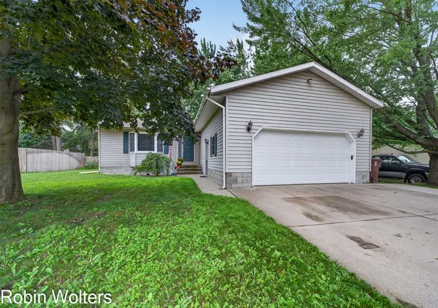 Photo 4 of Sale Pending at 1969 Francis Ave, Muskegon, MI 49442 | MLS# 70550750 | Listing updated on 2026-09-17