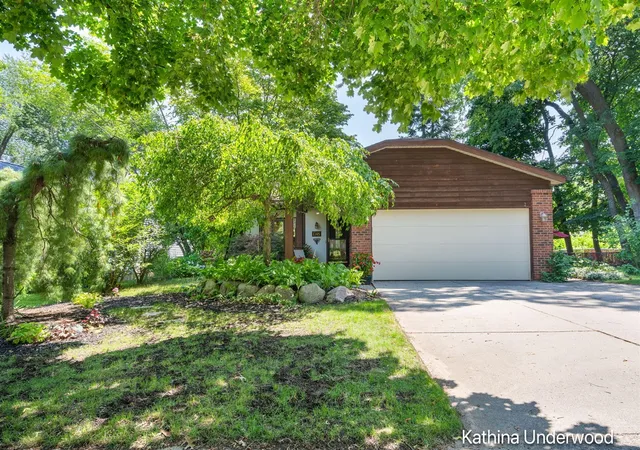Photo 2 of Sale Pending at 1346 Rosewood Ave, Grand Rapids, MI 49506 | MLS# 70544795 | Listing updated on 2026-07-11