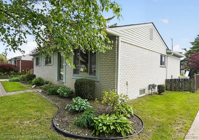 4th image of 14425 Stonehouse Ave, Livonia, MI 48154 | MLS# 60994146