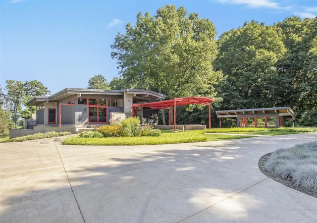 3rd image of 6465 Sandhill Ln, Fennville, MI 49406 | MLS# 70467099