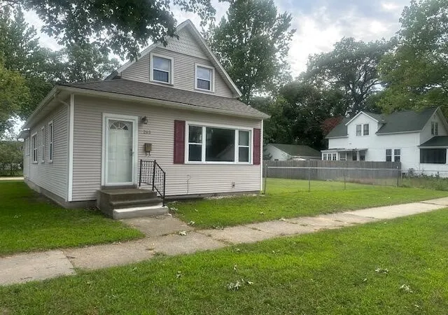 Photo 2 of Sale Pending at 283 W Forest Ave, Muskegon, MI 49441 | MLS# 70553413 | Listing updated on 2026-09-17