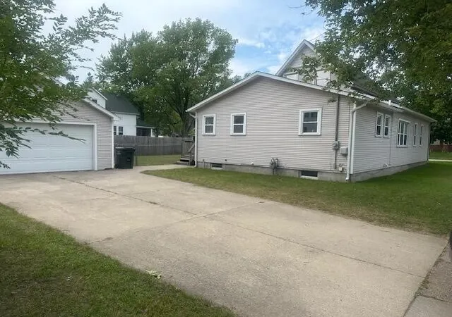 Photo 3 of Sale Pending at 283 W Forest Ave, Muskegon, MI 49441 | MLS# 70553413 | Listing updated on 2026-09-17