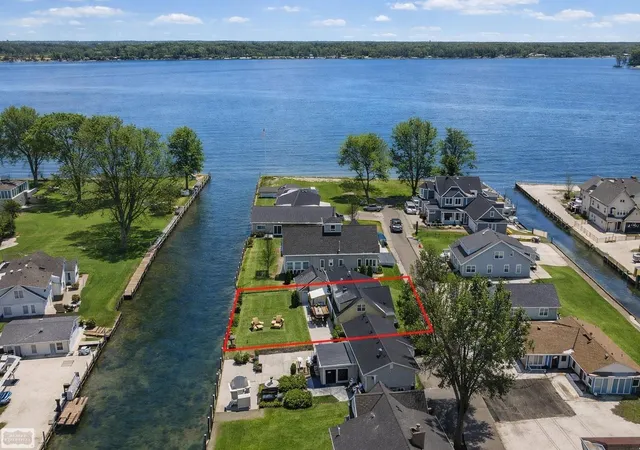 Homes for sale in Algonac, MI | 114 Interlochen Dr, Algonac, MI 48001 | MLS# 50199606