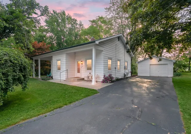 Homes for sale in Coloma, MI | 205 Sassafras St, Coloma, MI 49038 | MLS# 70537717