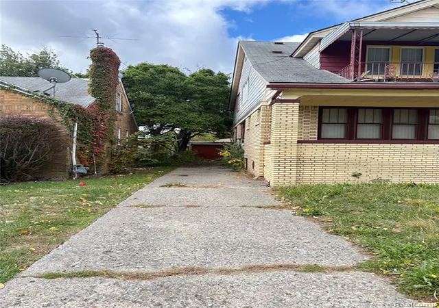 3rd image of 5235 Chalmers St, Detroit, MI 48213 | MLS# 60947700