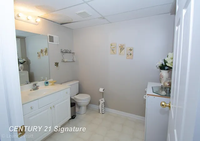 Homes for sale in Flushing, MI | 241 Aberdeen Court, Flushing, MI 48433 | Houzeo