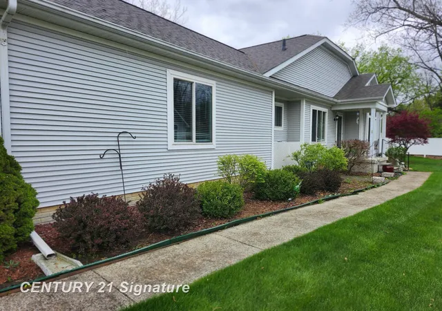 Homes for sale in Flushing, MI | 241 Aberdeen Ct #unit 11 bldg 6, Flushing, MI 48433 | MLS# 50197761