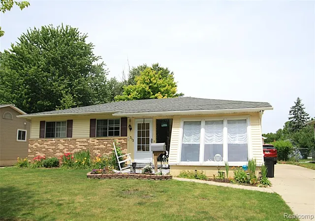 Homes for sale in Durand, MI | 313 E Naldrette St, Durand, MI 48429 | MLS# 61007040