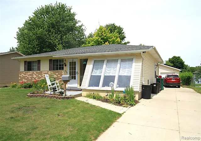 Homes for sale in Durand, MI | 313 E Naldrette St, Durand, MI 48429 | MLS# 61007040