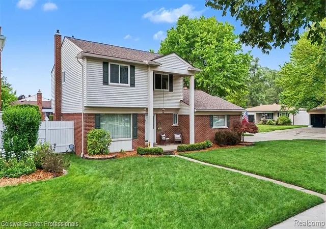 Homes for sale in Sterling Heights, MI | 8731 Paulina Dr, Sterling Heights, MI 48312 | MLS# 61008786