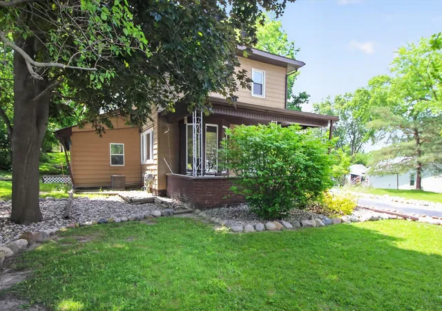 3rd image of 522 E Saginaw St, Saint Louis, MI 48880 | MLS# 80067582
