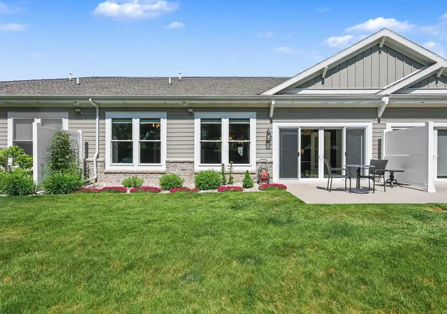 Homes for sale in Bay City, MI | 609 Breaker Cove Dr, Bay City, MI 48708 | MLS# 50209389