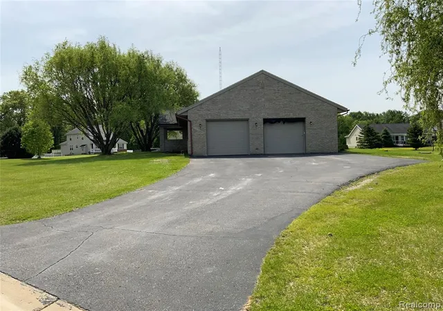 Photo 4 of Single family home for sale at 7715 Hidden Knoll Ct, Byron, MI 48418 | MLS# 61020075 | Listing updated on 2026-08-24