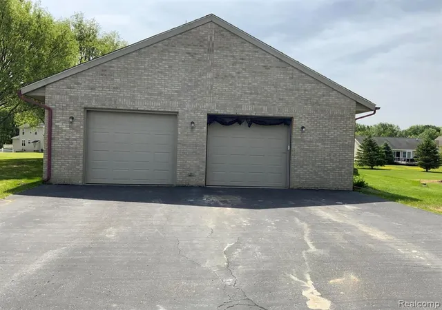 Photo 5 of Single family home for sale at 7715 Hidden Knoll Ct, Byron, MI 48418 | MLS# 61020075 | Listing updated on 2026-08-24