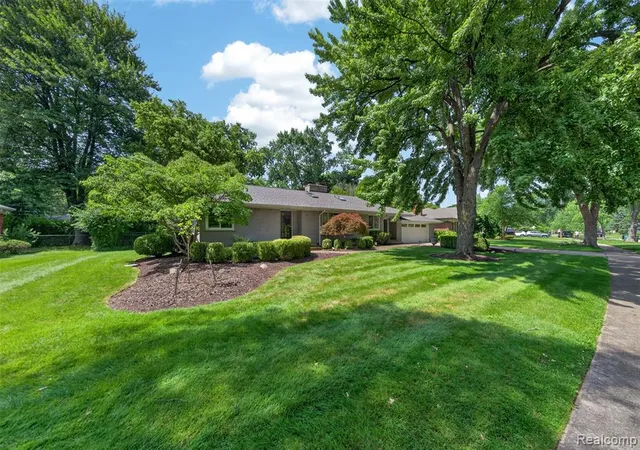 Photo 42 of Sale Pending at 32873 Norchester St, Beverly Hills, MI 48025 | MLS# 61010292 | Listing updated on 2026-07-21