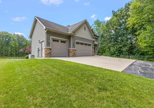 Photo 3 of Single family home for sale at 1566 E Shearer Rd, Hope, MI 48628 | MLS# 50217543 | Listing updated on 2026-09-11