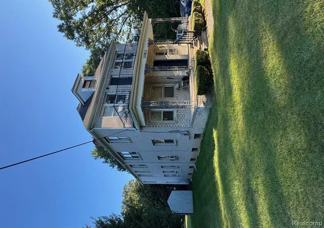 2nd image of 30812 Fink Ave, Farmington Hills, MI 48336 | MLS# 60933013