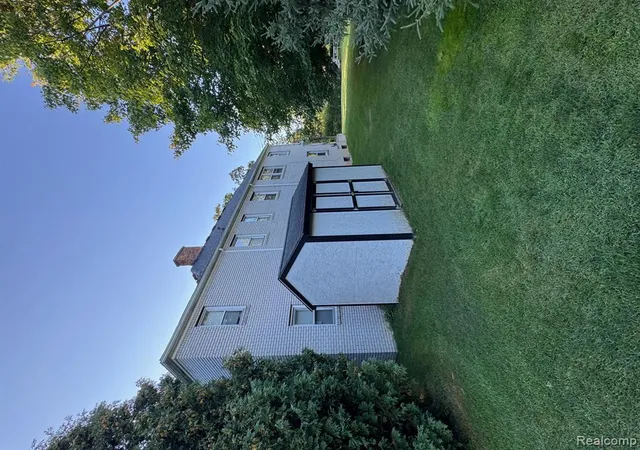 3rd image of 30812 Fink Ave, Farmington Hills, MI 48336 | MLS# 60933013