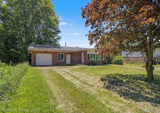 3rd image of 2145 Oakville Waltz Rd, New Boston, MI 48164 | MLS# 61000948