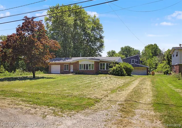 4th image of 2145 Oakville Waltz Rd, New Boston, MI 48164 | MLS# 61000948