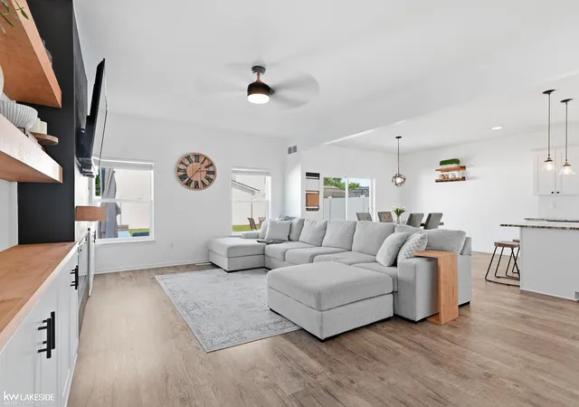 Photo 2 of Sale Pending at 310 W Barrett Ave, Madison Heights, MI 48071 | MLS# 50219223 | Listing updated on 2026-08-28