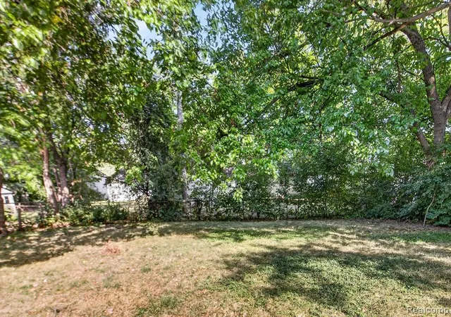 29th image of 21910 Coolidge Hwy, Oak Park, MI 48237 | MLS# 61024042