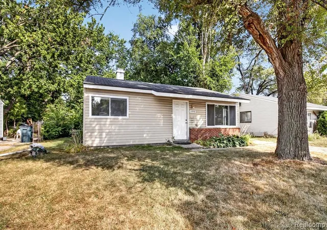 2nd image of 21910 Coolidge Hwy, Oak Park, MI 48237 | MLS# 61024042