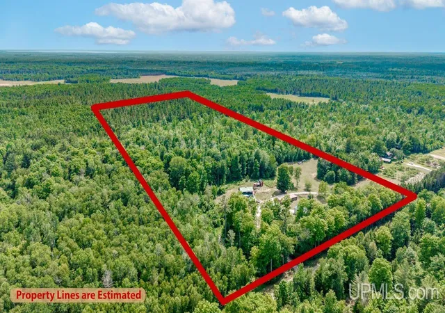 4th image of 8511 Hyland Rd, Manistique, MI 49854 | MLS# 50213182