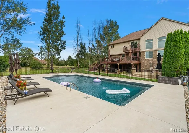 Photo 3 of Sale Pending at 53883 Viar Dr, Shelby Twp, MI 48315 1192 | MLS# 61025313 | Listing updated on 2026-09-13