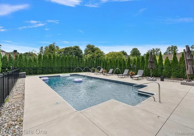 Photo 4 of Sale Pending at 53883 Viar Dr, Shelby Twp, MI 48315 1192 | MLS# 61025313 | Listing updated on 2026-09-13