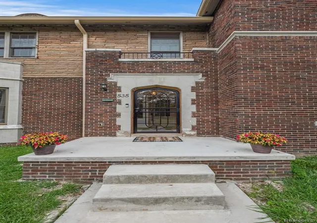 4th image of 535 Arden Park Blvd, Detroit, MI 48202 | MLS# 61003539