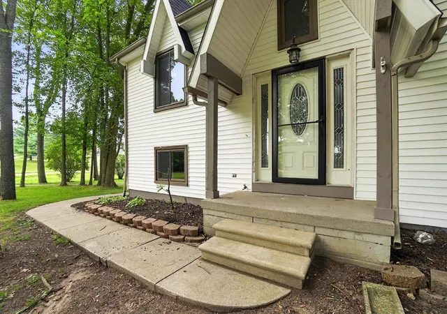 Photo 3 of Sale Pending at 4042 Burns Rd, Howell, MI 48855 | MLS# 70526685 | Listing updated on 2026-09-15